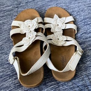 Natural Soul sandals with white flowers. Women’s size 8